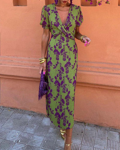 Aria™ - Élégant robe à décolleté en V profond avec motif de feuilles
