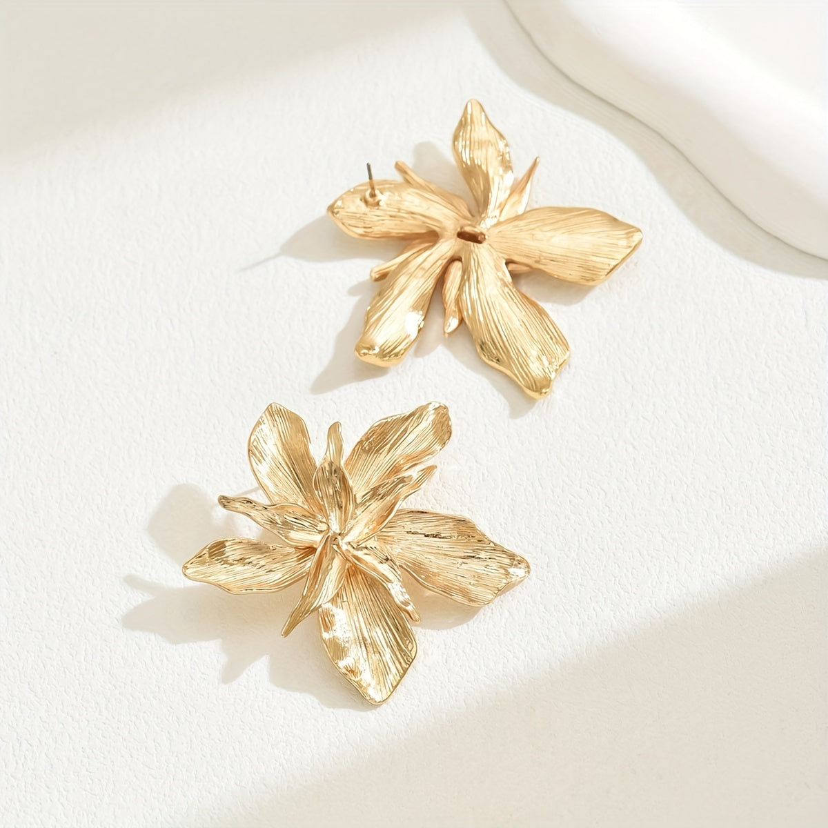 Lana | Boucles d'Oreilles en Goutte Florales Dorées