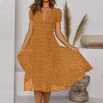 Krystelle – Robe en ligne A avec décolleté en V et jupe fluide