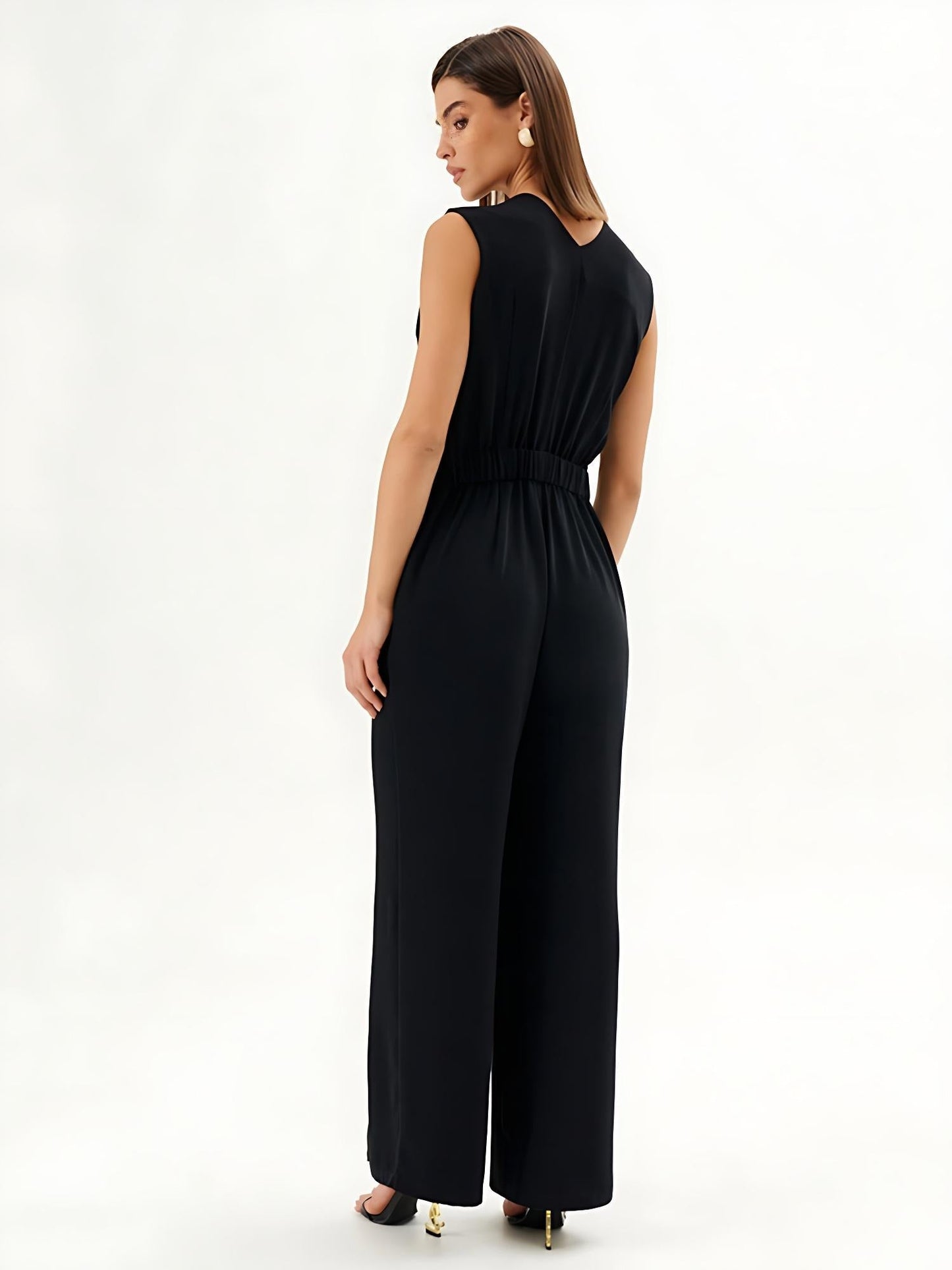 Mono noir sans manches avec effet enveloppant et jambes larges