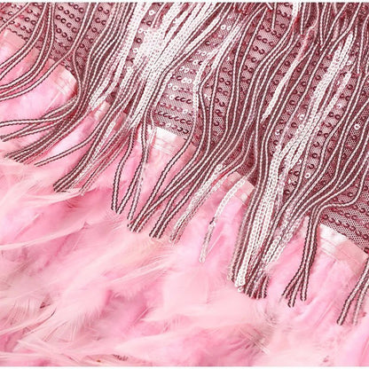 Robe Mini à Bretelles Spaghetti pour Femmes avec Détails en Franges et Ourlet en Plumes