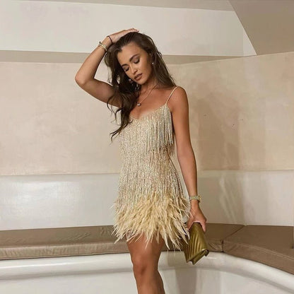 Meera - Robe de Soirée Courte Plumes, Élégante & Attrayante