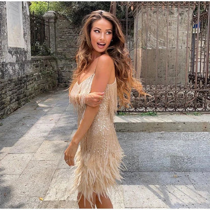 Meera - Robe de Soirée Courte Plumes, Élégante & Attrayante