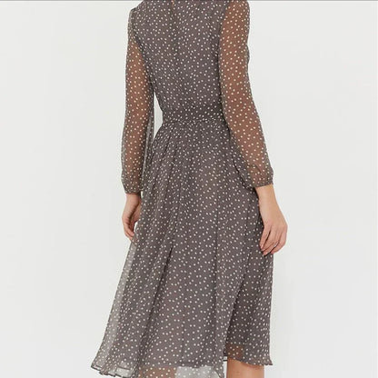 Delfie – Robe Midi à Pois Fluides