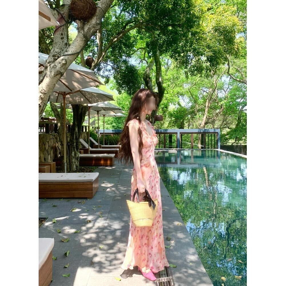 Isabella™ - Robe Halter Floral Élégante